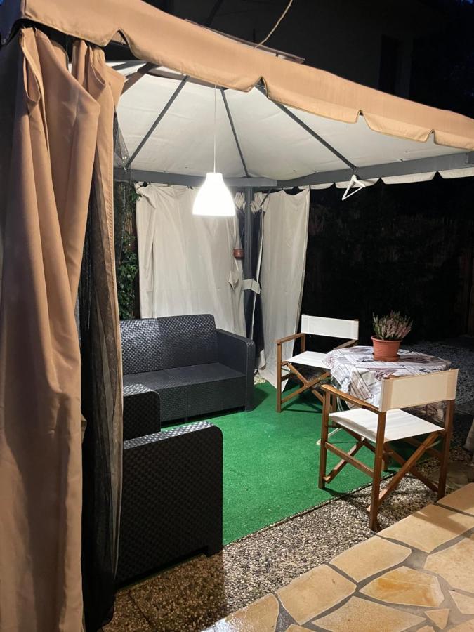 Claudia Nel Cuore Di Forte Dei Marmi Buitenkant foto